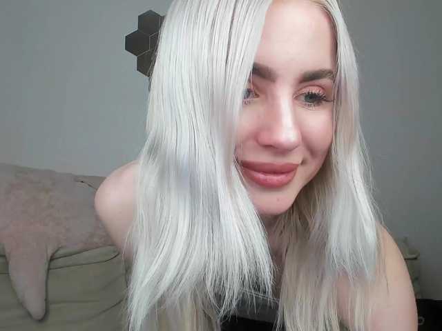 daeneryy's BongaCams show and profile
