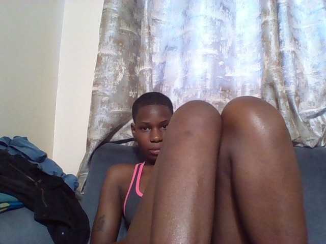 Sweetlilly2 webcam bongacams model stream image