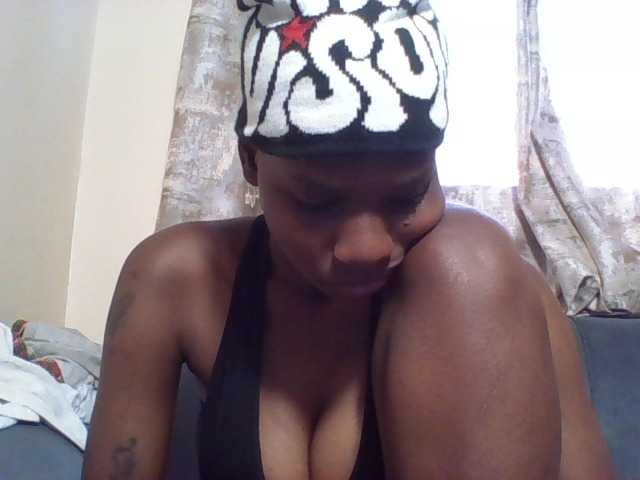 Sweetlilly2 webcam bongacams model stream image