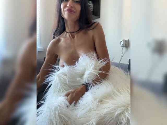 AdrienneBourget webcam