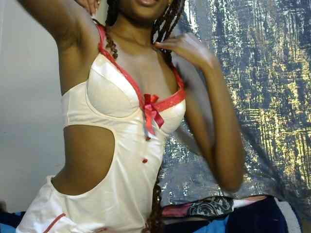 Kellyhillie Live Webcam on BongaCams