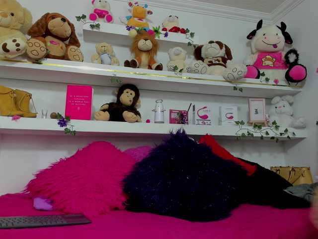 BongaCams Shantall is Freechat Shantall — Wet my pussy with your vibrations, follow me, hit my great ass, my favorite vibration of 15 tokends ultra high