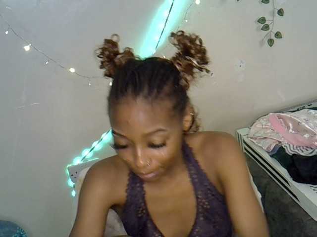 PetiteAlexa webcam bongacams model stream image