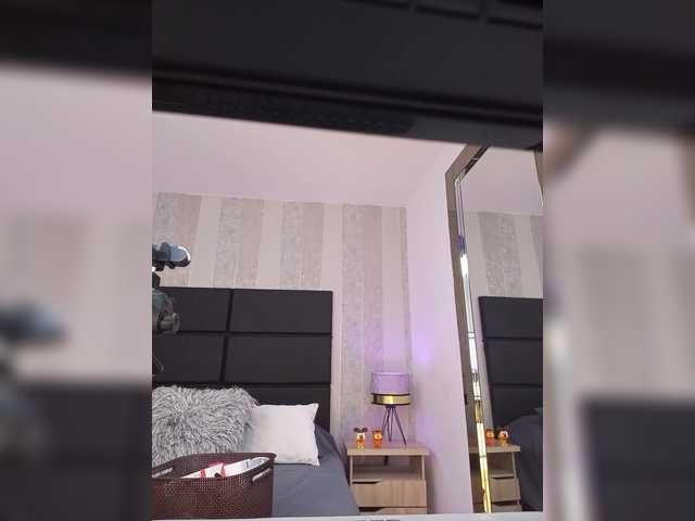  ElizHarper chat room