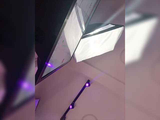  ElizHarper chat room