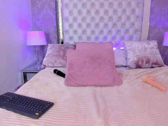 ElizHarper webcam