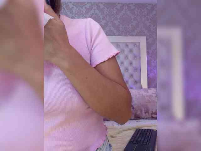 ElizHarper webcam