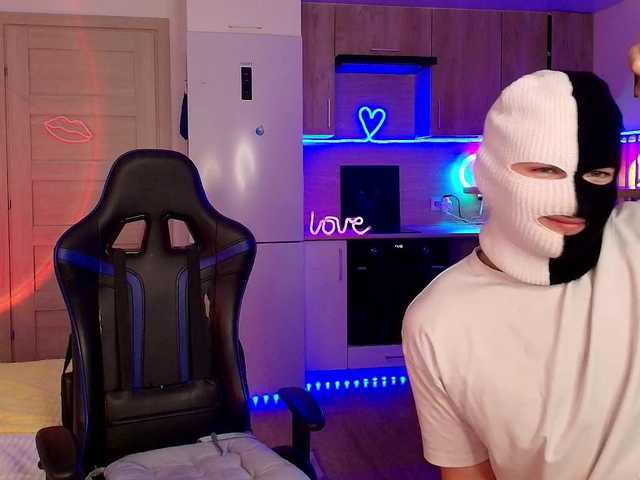 TwiceAsHotXXX's BongaCams show and profile