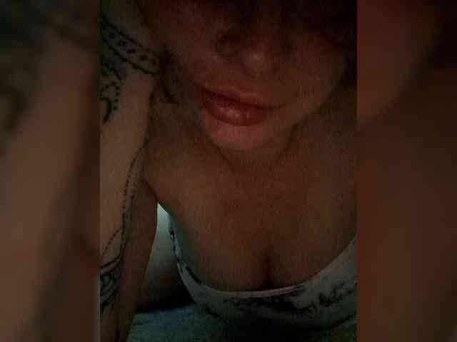 Redfoxlikefiree Live Webcam on BongaCams