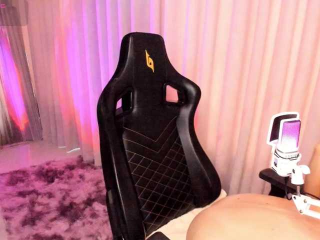 AmyVilvet's BongaCams show and profile