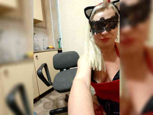 Dooomina35 webcam