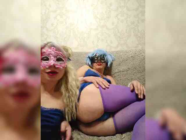 Dooomina35 webcam