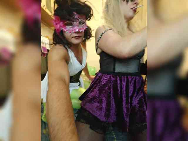 Dooomina35 webcam