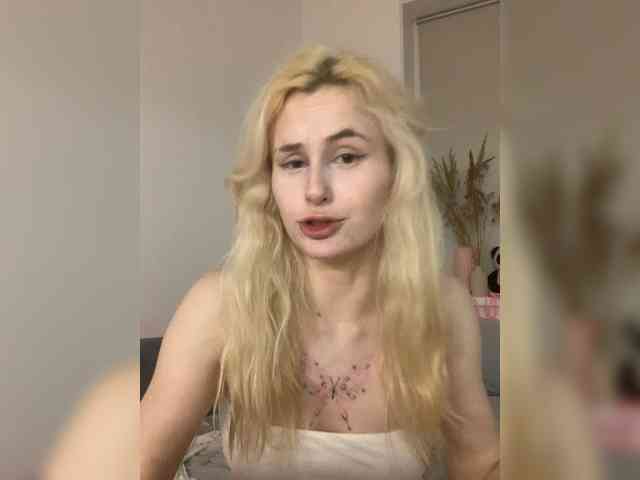 MilaElin webcam