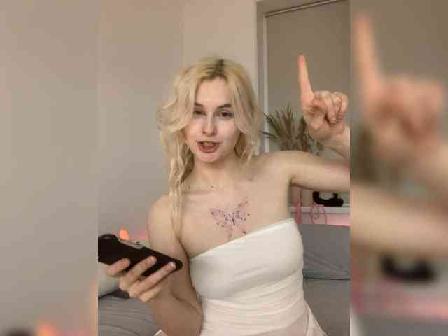 MilaElin webcam