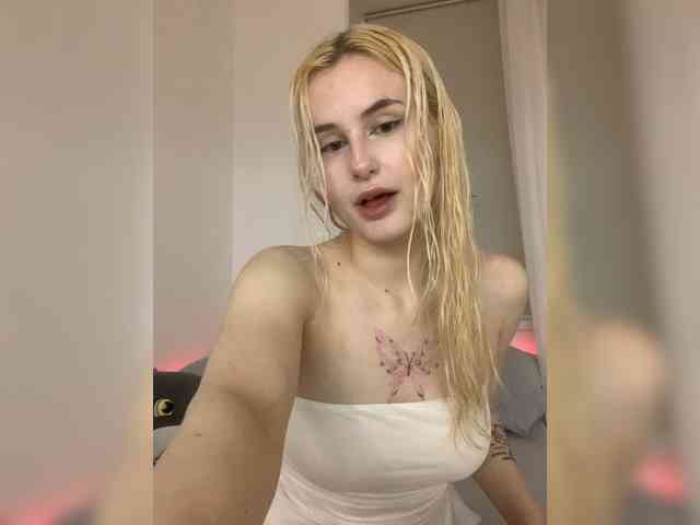 MilaElin webcam