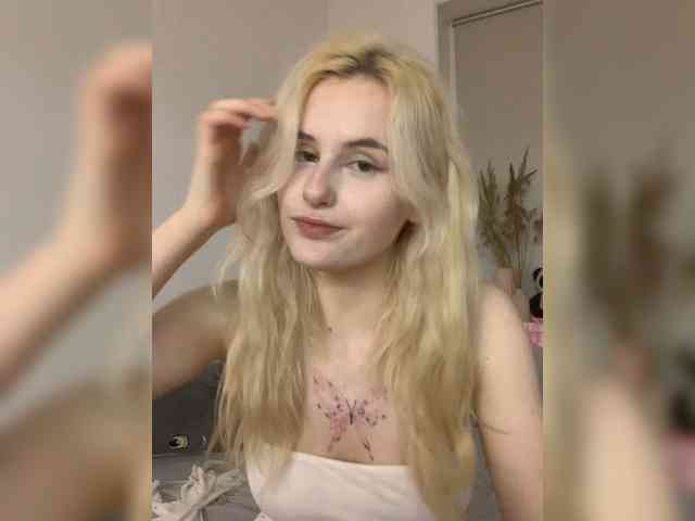 MilaElin webcam