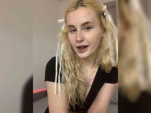 MilaElin webcam
