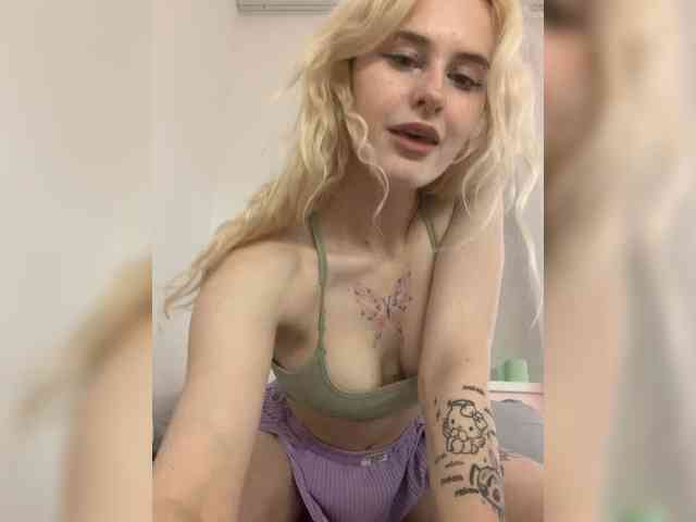 MilaElin webcam