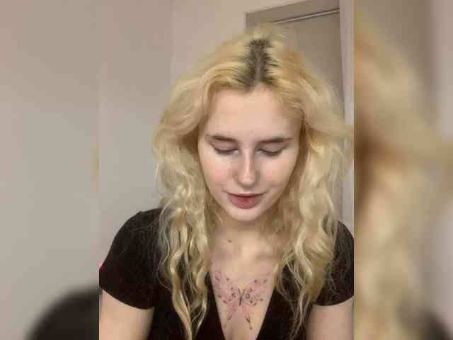 MilaElin webcam
