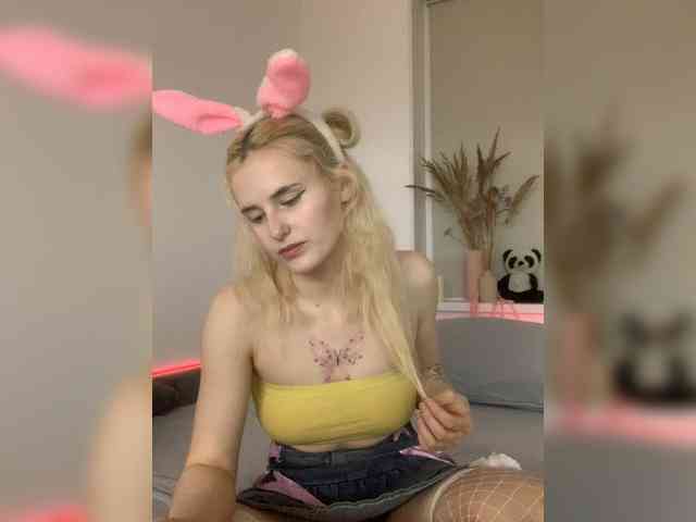 MilaElin webcam