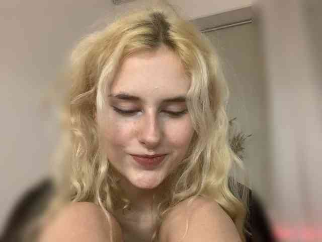 MilaElin webcam