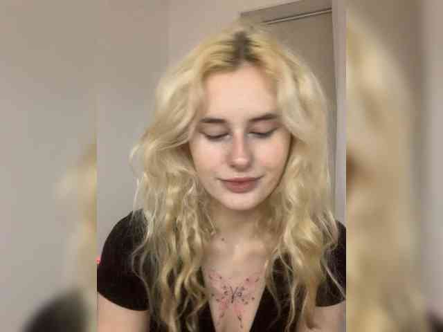 MilaElin webcam