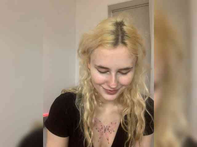 MilaElin webcam