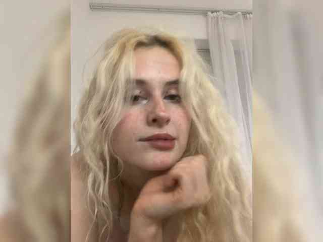 MilaElin webcam