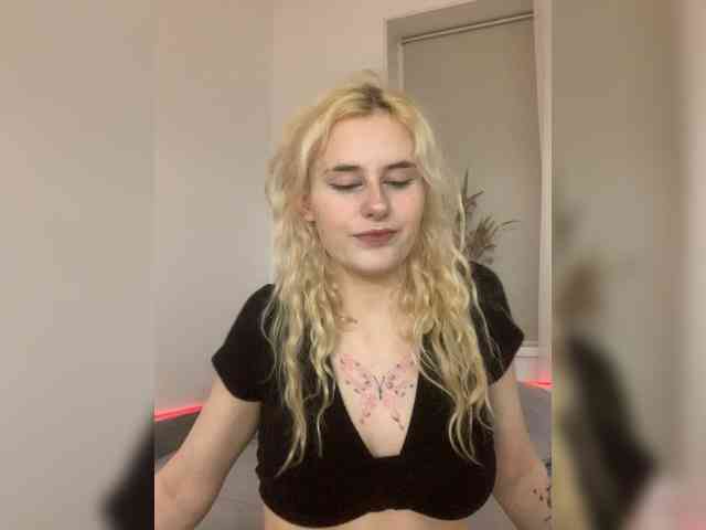 MilaElin webcam
