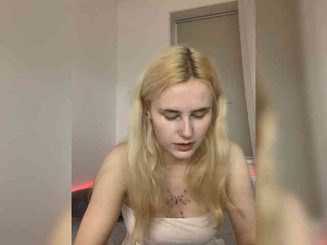 MilaElin webcam