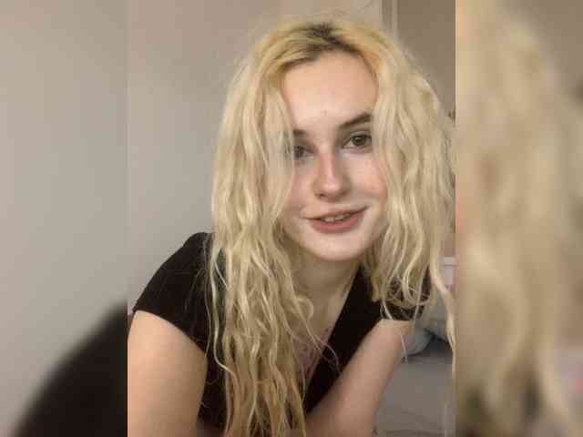MilaElin webcam