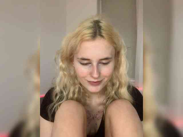 MilaElin webcam