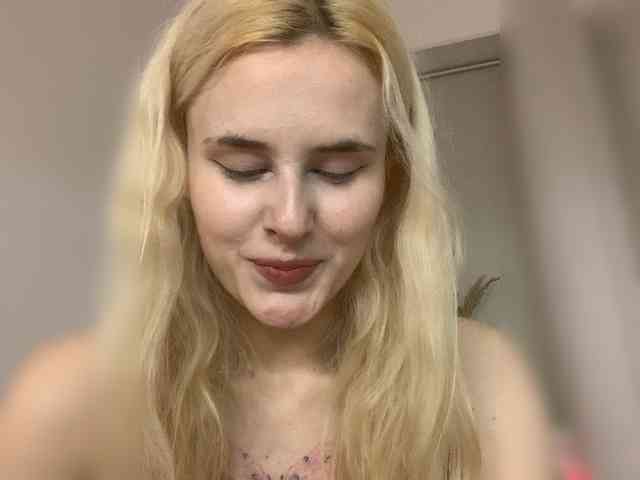 MilaElin webcam