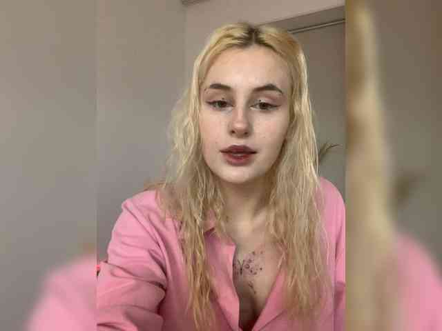 MilaElin webcam