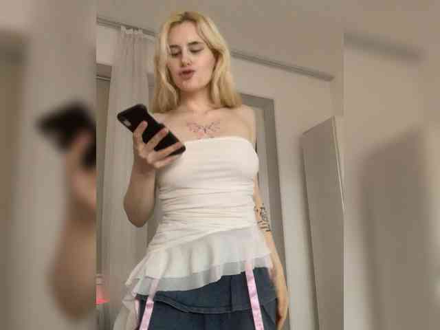 MilaElin webcam