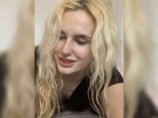 MilaElin webcam