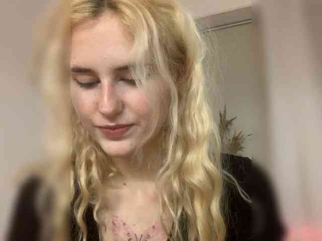 MilaElin webcam