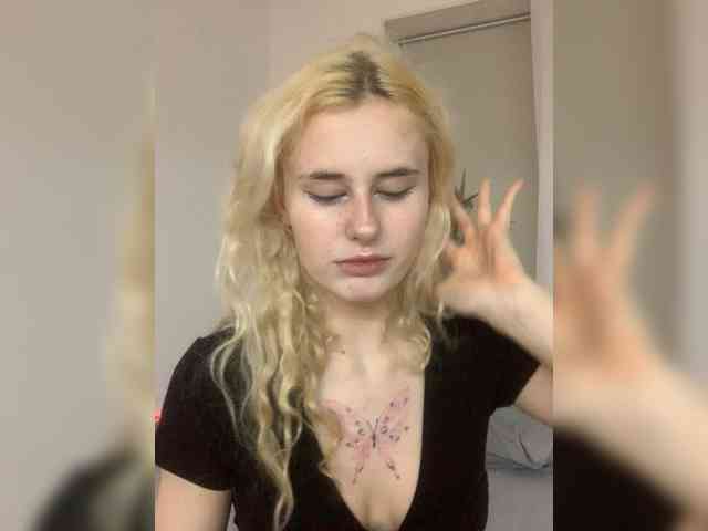 MilaElin webcam