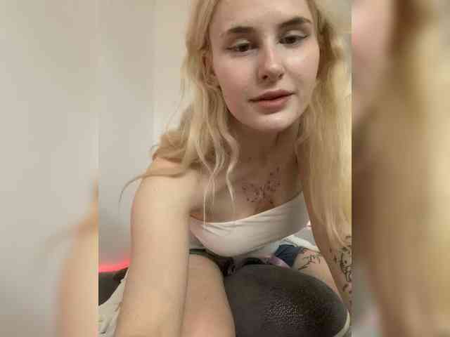 MilaElin webcam