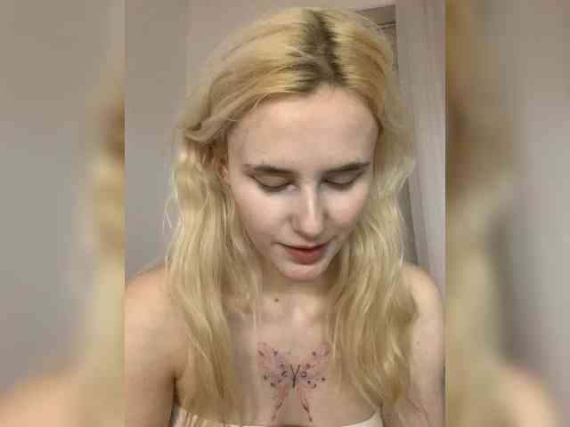 MilaElin webcam