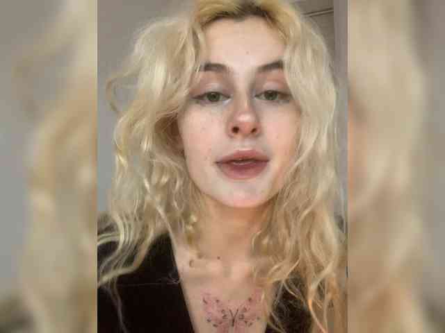 MilaElin webcam