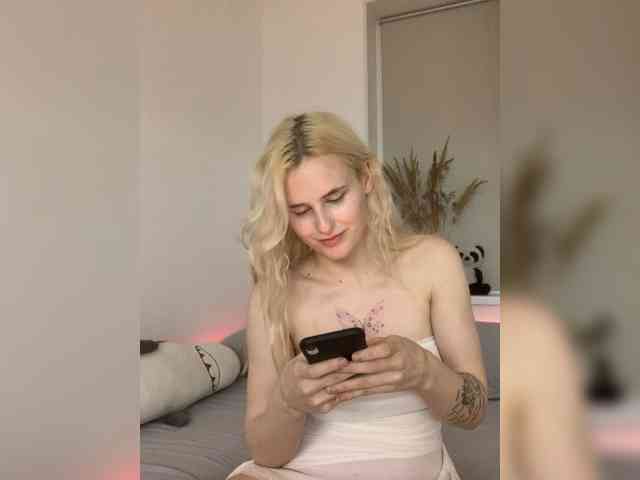 MilaElin webcam