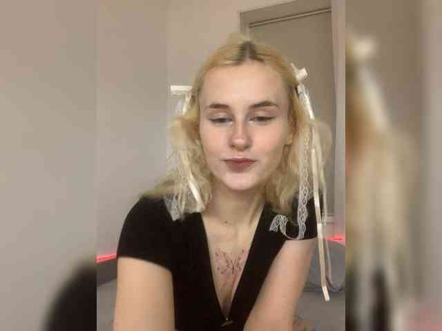 MilaElin webcam