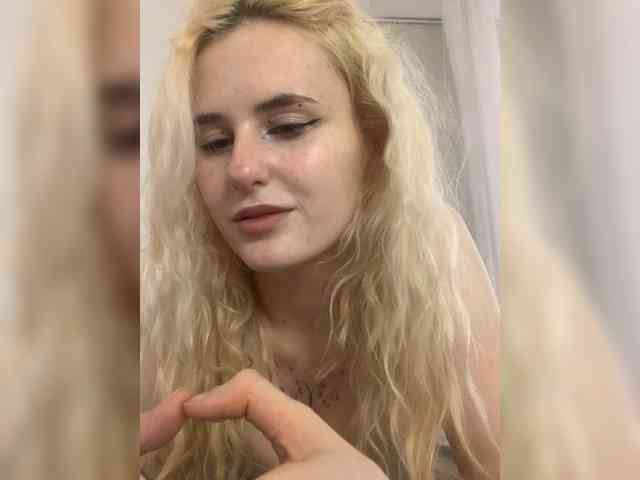 MilaElin webcam