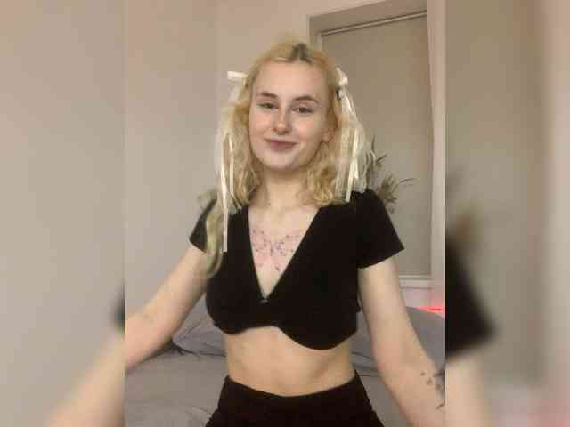 MilaElin webcam