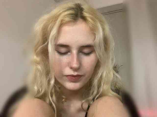 MilaElin webcam