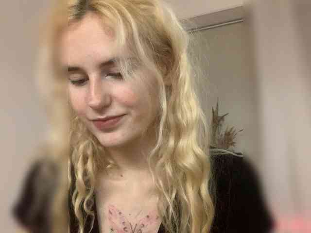 MilaElin webcam