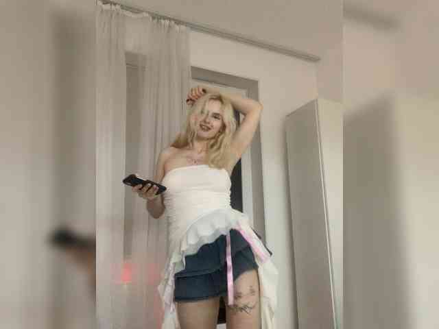 MilaElin webcam