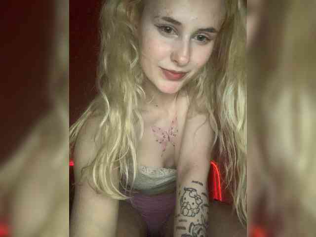 MilaElin webcam
